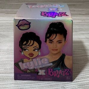 🆕 Kylie x Bratz ✨ 2 piece Doll Set NWT